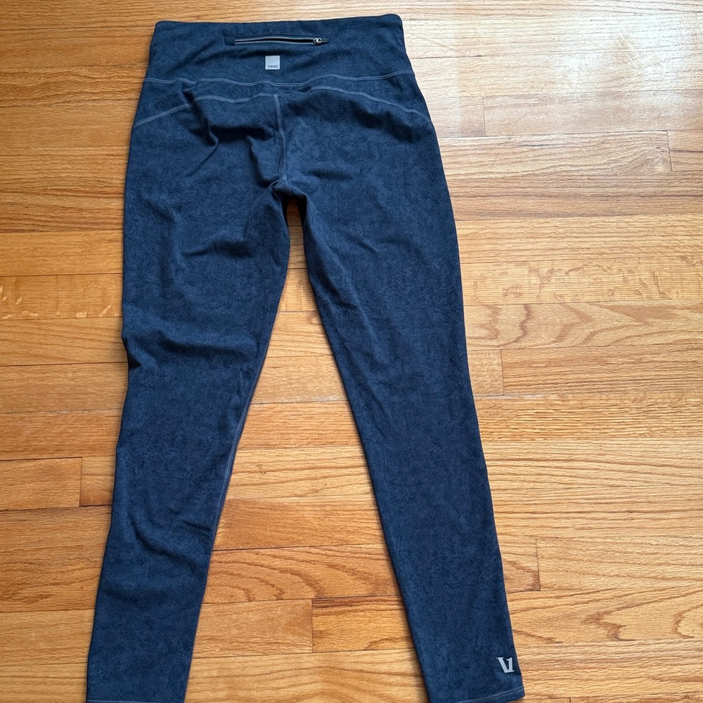 Vuori black and blue leggings size (Small) missing‎ size tag